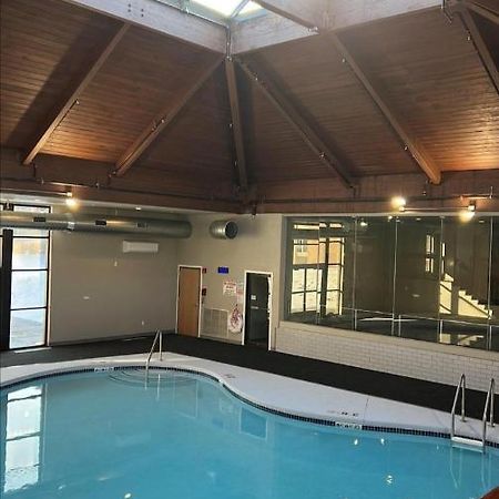 Red Fox Inn And Suites Waverly エクステリア 写真