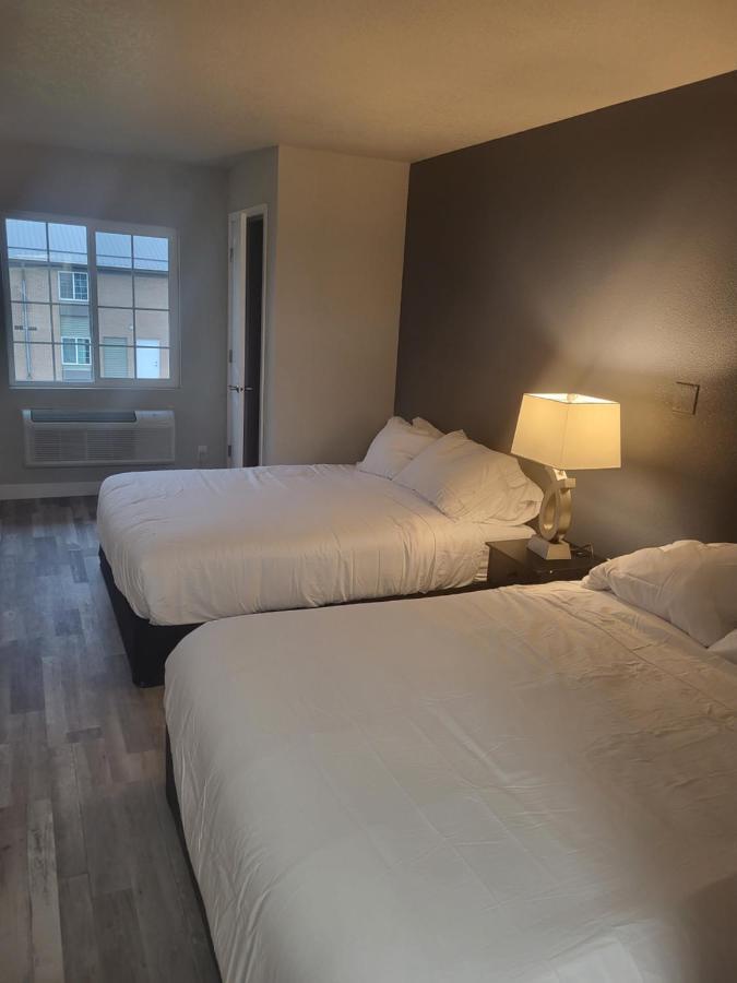 Red Fox Inn And Suites Waverly エクステリア 写真