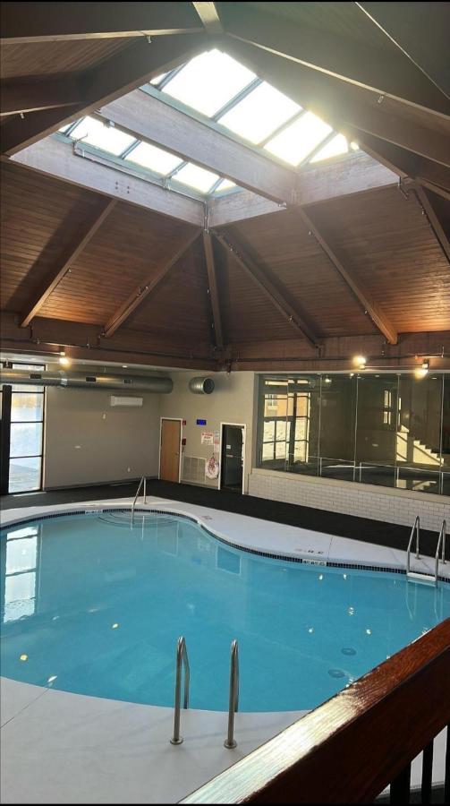 Red Fox Inn And Suites Waverly エクステリア 写真