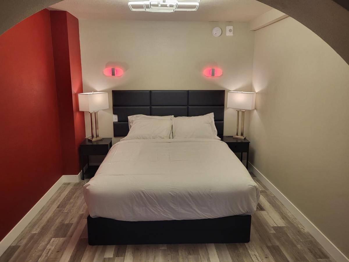 Red Fox Inn And Suites Waverly エクステリア 写真