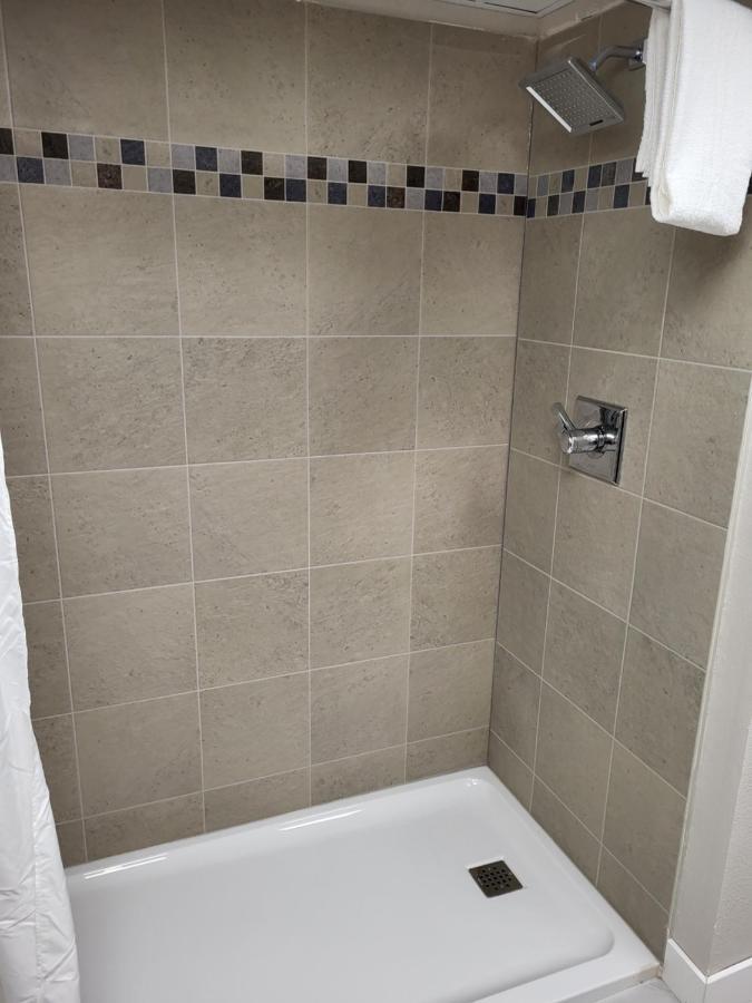Red Fox Inn And Suites Waverly エクステリア 写真