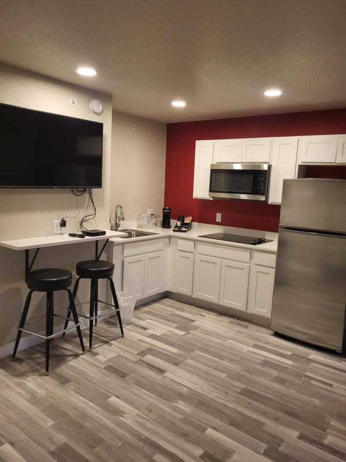 Red Fox Inn And Suites Waverly エクステリア 写真
