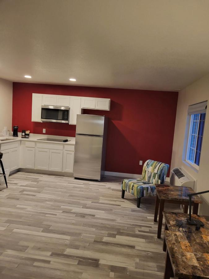Red Fox Inn And Suites Waverly エクステリア 写真
